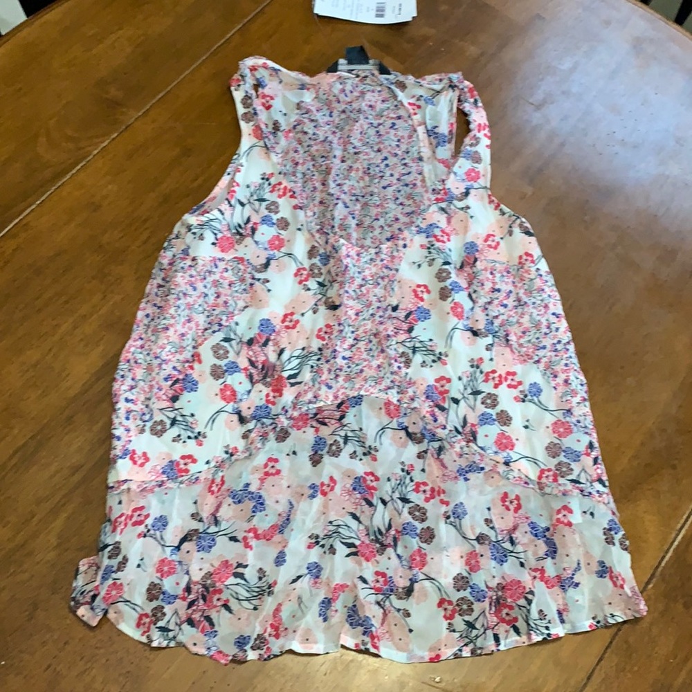 New French Connection women’s top size 2 - water garden - sleeveless